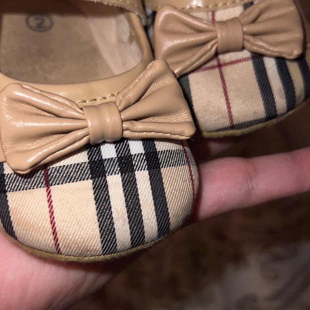 Burberry infant shoes - Picture 4 of 4
